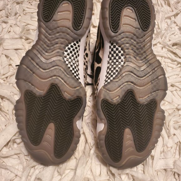 Womens Air Jordan 11 Retro - Picture 6 of 7
